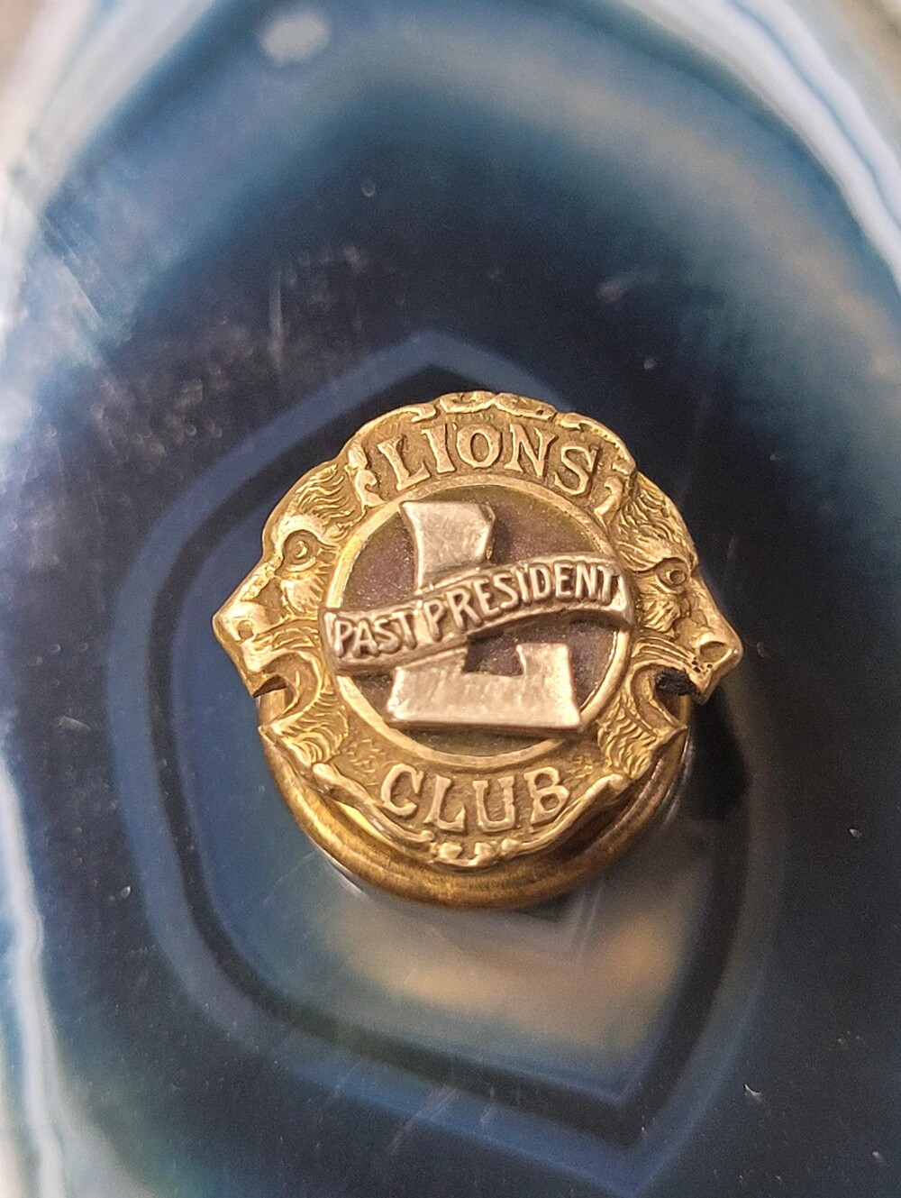 10k Lions Club Past President Pin - Gold Tone
